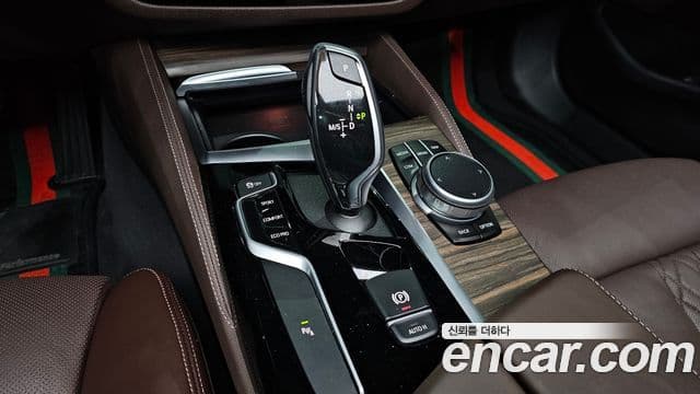 BMW 5 Series 2020 — ფოტო 9/20