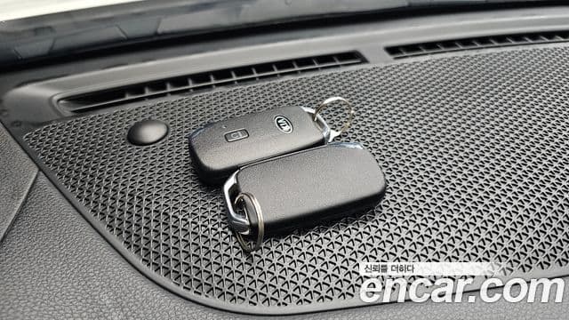 Kia Seltos 2019 — ფოტო 17/20