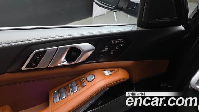 BMW X7 2023 — ფოტო 30/33
