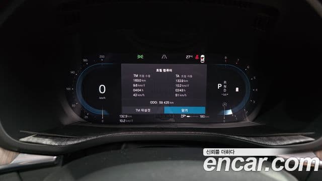 Volvo XC60 2022 — ფოტო 8/20