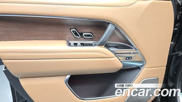 Land Rover Range Rover 2023 — Photo 10/31