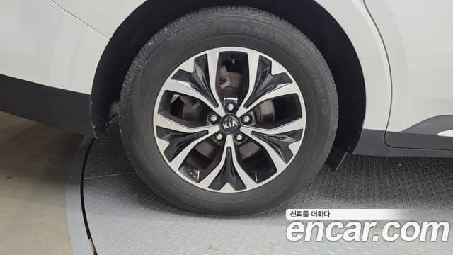 Kia Carnival 2021 — фото 4 из 20