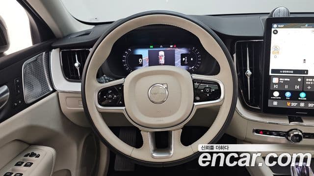 Volvo XC60 2026 — Фото 13/20