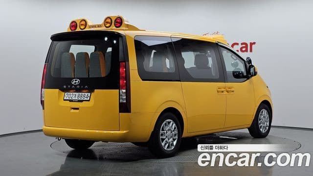 Hyundai Staria 2022 — ფოტო 2/20
