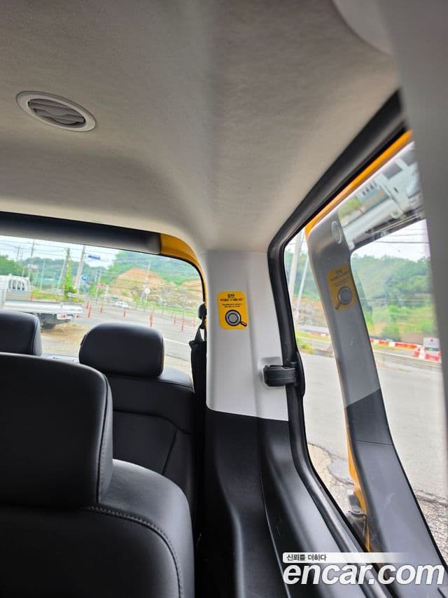 Hyundai Staria 2022 — Фото 8/12