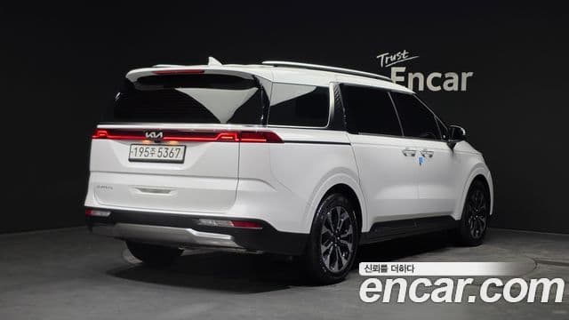Kia Carnival 2023 — ფოტო 2/20