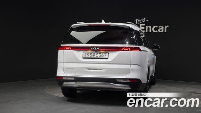 Kia Carnival 2023 — ფოტო 4/20