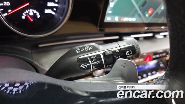 Kia Carnival 2023 — ფოტო 16/20
