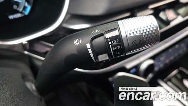 Genesis Electrified G80 2022 — фото 15 из 20