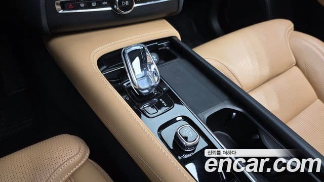 Volvo XC90 2022 — Şəkil 9/20