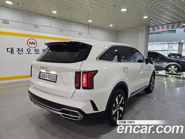 Kia Sorento 2023 — Şəkil 10/18