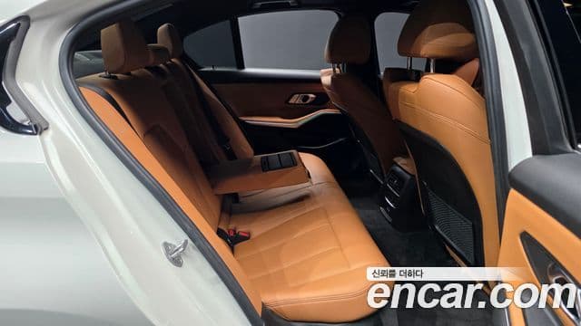 BMW 3 Series 2022 — фото 12 из 20