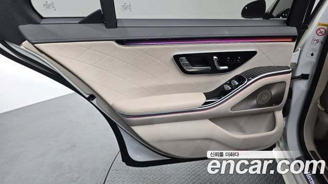 Mercedes-Benz S-Class 2022 — Photo 30/35