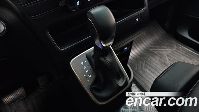 Hyundai Staria 2025 — Фото 9/20