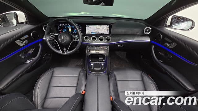 Mercedes-Benz E-Class 2023 — ფოტო 7/20
