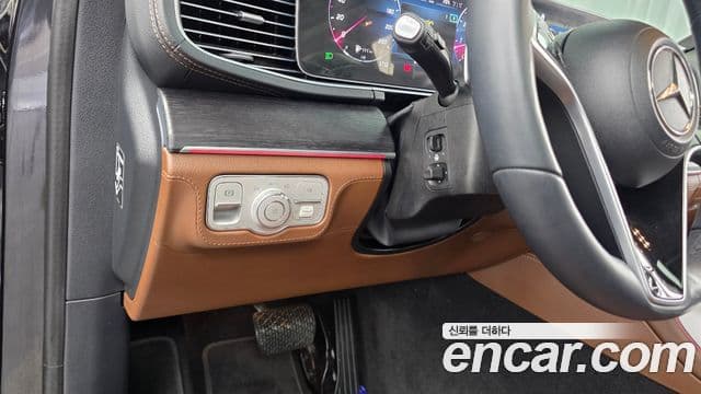 Mercedes-Benz GLE-Class 2025 — Фото 16/20