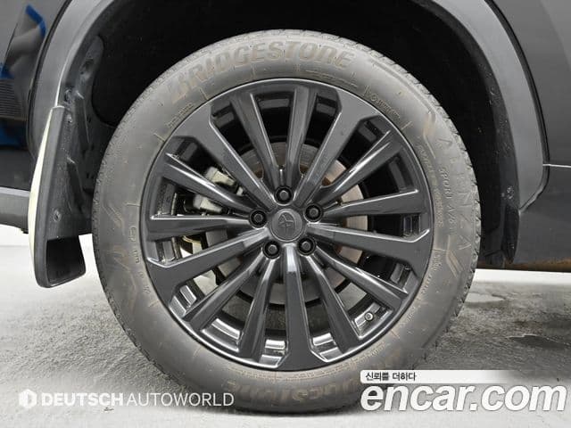 Toyota Highlander 2023 — ფოტო 4/20