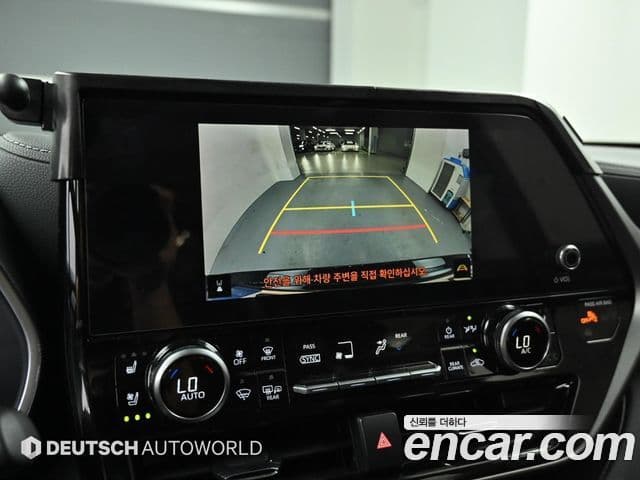 Toyota Highlander 2023 — ფოტო 15/20