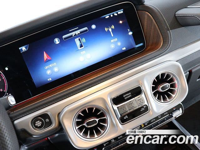 Mercedes-Benz G-Class 2025 — Photo 18/20