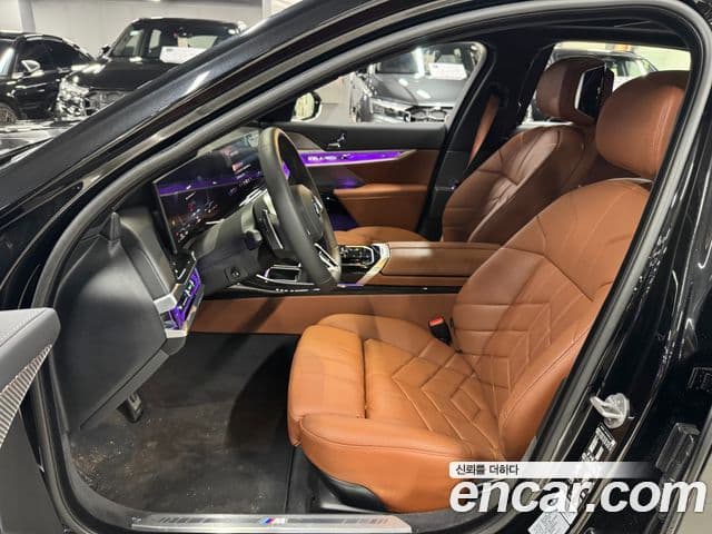 BMW 7 Series 2025 — фото 15 из 17