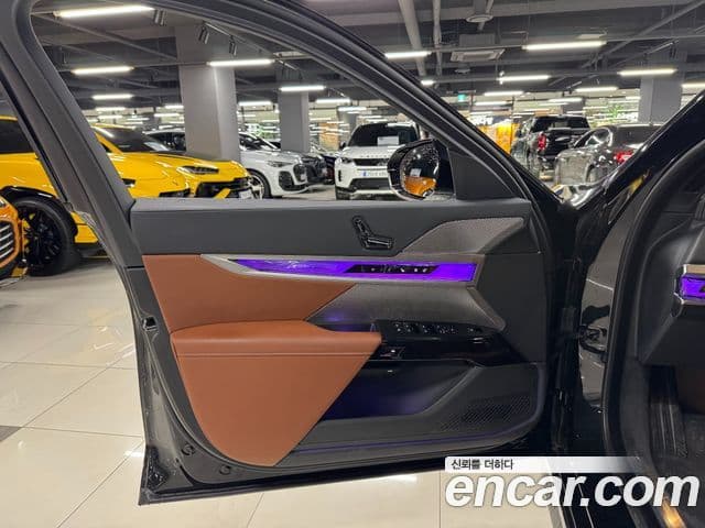 BMW 7 Series 2025 — фото 17 из 17