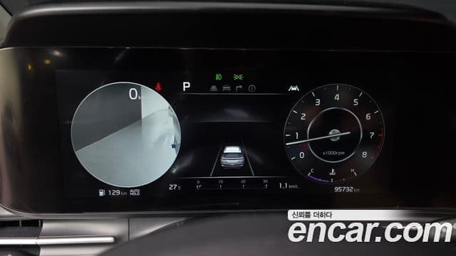 Kia Carnival 2022 — ფოტო 8/20