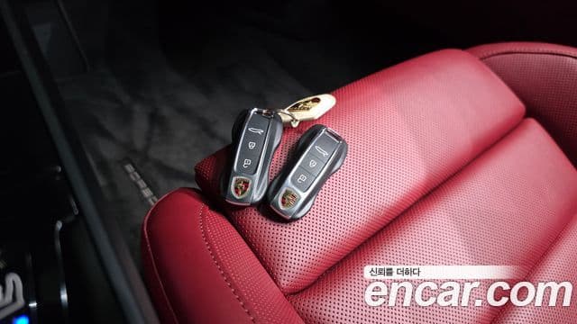 Porsche 911 2023 — Photo 2/34