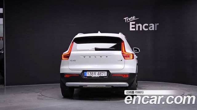 Volvo XC40 2025 — ფოტო 4/20