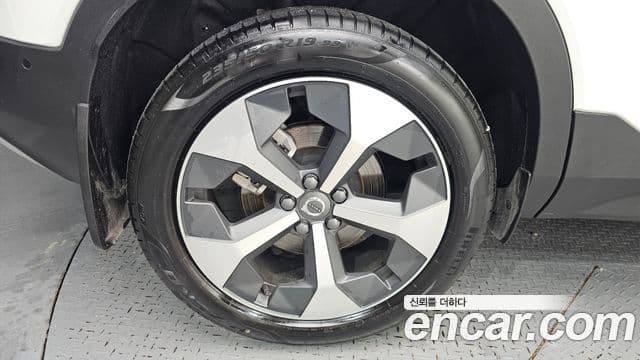 Volvo XC40 2025 — ფოტო 5/20