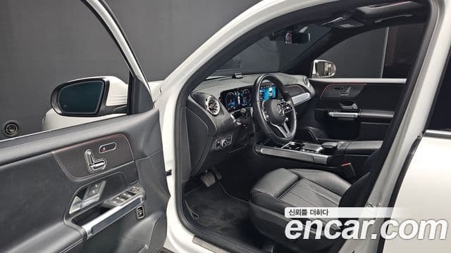 Mercedes-Benz GLB-Class 2022 — Şəkil 10/20