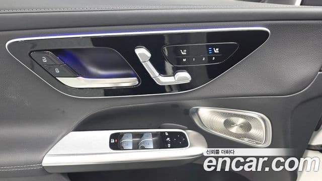 Mercedes-Benz GLC-Class 2024 — Photo 17/32