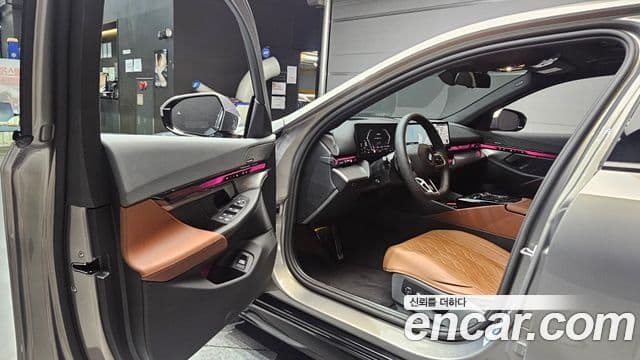 BMW 5 Series 2025 — фото 10 из 20