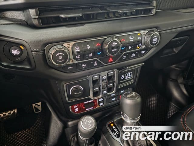 Jeep Wrangler 2024 — фото 11 из 20