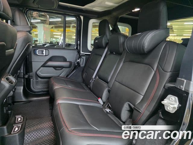 Jeep Wrangler 2024 — фото 13 из 20