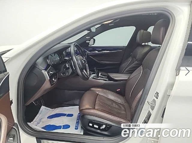 BMW 5 Series 2018 — фото 9 из 19