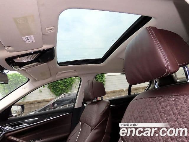 BMW 5 Series 2018 — фото 16 из 20