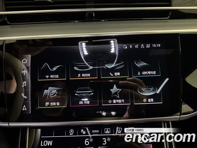 Audi A8 2023 — ფოტო 8/15