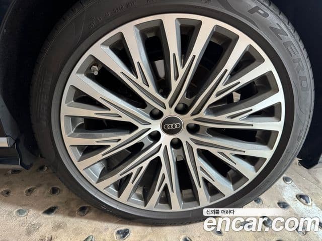 Audi A8 2023 — фото 15 из 15
