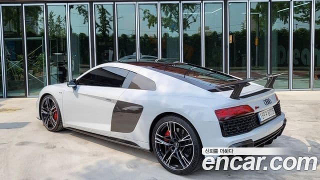 Audi R8 2022 — ფოტო 2/15