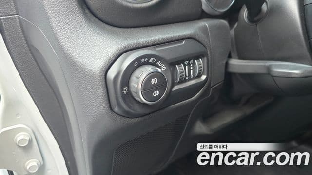 Jeep Wrangler 2021 — Şəkil 17/20