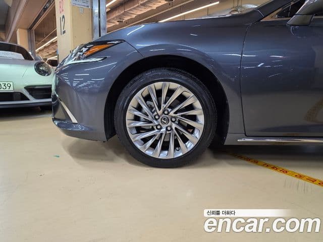 Lexus ES300h 2025 — фото 4 из 18