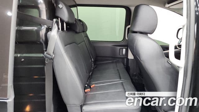 Hyundai Staria 2023 — ფოტო 11/20