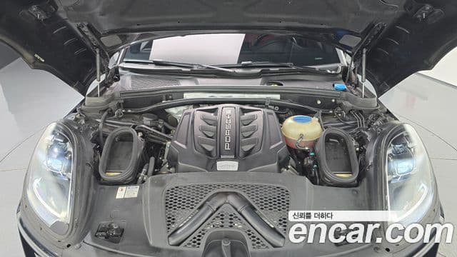 Porsche Macan 2018 — ფოტო 6/20