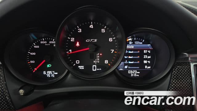 Porsche Macan 2018 — ფოტო 8/20