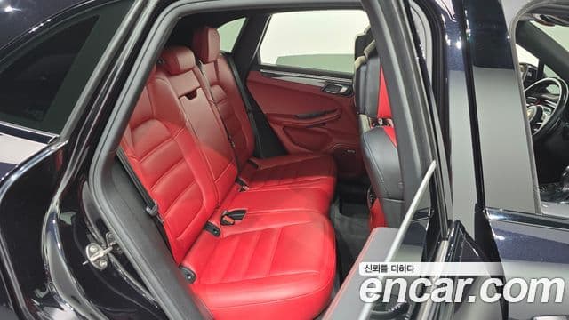 Porsche Macan 2018 — ფოტო 11/20