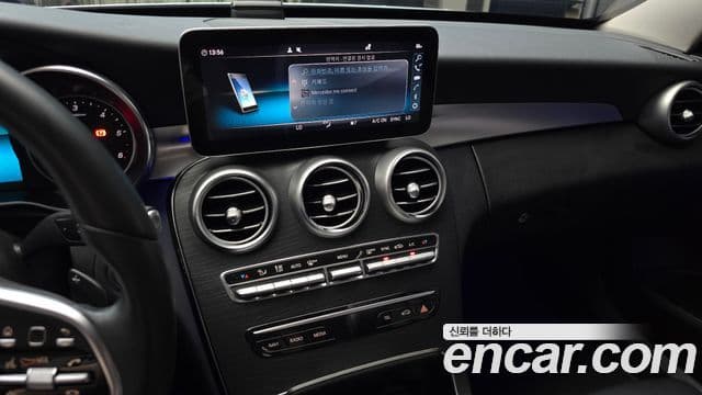 Mercedes-Benz C-Class 2019 — ფოტო 13/20