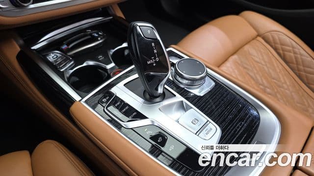 BMW 7 Series 2021 — фото 9 из 20
