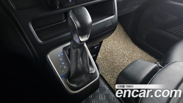 Hyundai Staria 2021 — ფოტო 9/20