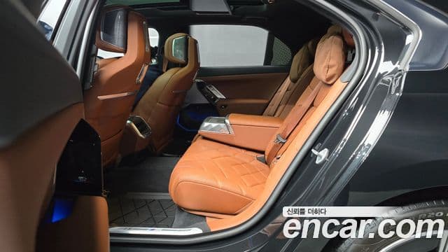 BMW 7 Series 2025 — ფოტო 13/20