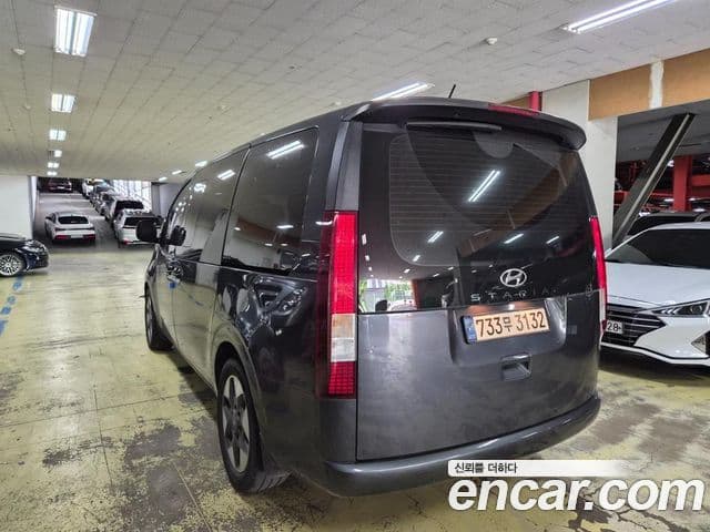 Hyundai Staria 2022 — ფოტო 2/18